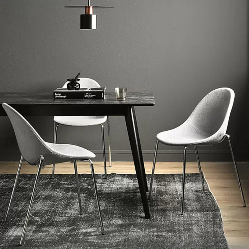 

Итальянский минималистичный обеденный стул, Скандинавская подержанная искусственная кожа, маленькая бытовая комната, роскошная пластиковая спинка, стол и стул