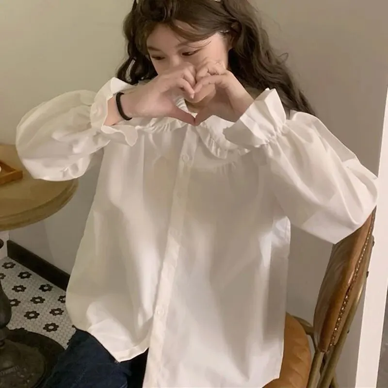 프레피 스타일의 감성적 매력과 우아한 여성미
