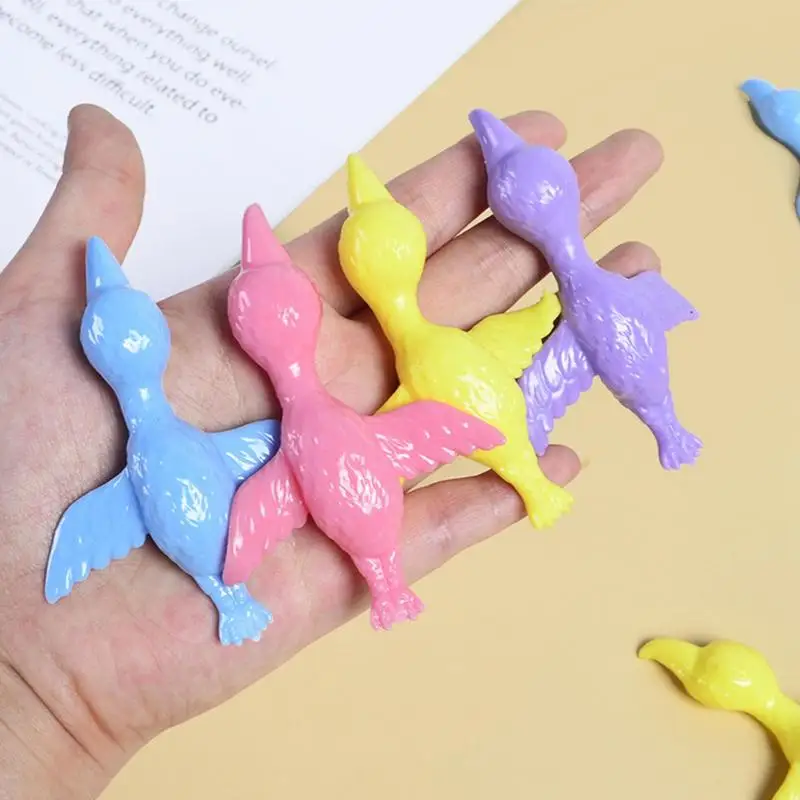 1pcs Catapult Turkey Toys Catapulted Ejection Chicken Elastic Slingshot Finger Sticky Prank Flying Toy Kids Stress Relieve Toys 20pcs set novelty catapulted slingshot toy rubber small people shape flying finger toy slingshot stretchy game toys for children