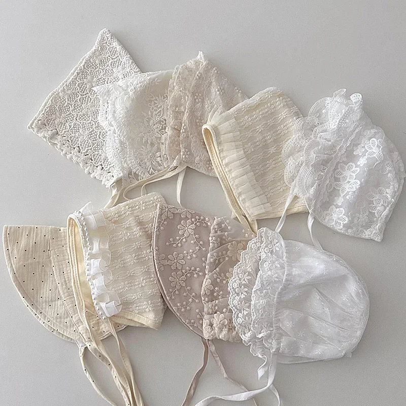 Nouveau bébé Bonnet dentelle nouveau-né fille baptême chapeau pour 0-6 mois filles coton été infantile dentelle fleur maille chapeau broderie Court Cap