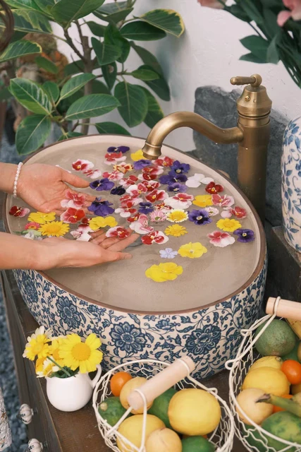 พอร์ซเลนสีฟ้าและสีขาวเซรามิคอ่างล้างหน้ารูปไข่ retro ระเบียงล้างมืออ่างล้างหน้าเดี่ยวห้องน้ําล้างหน้าห้องน้ําอ่างล้างจานอ่างล้างหน้า 1