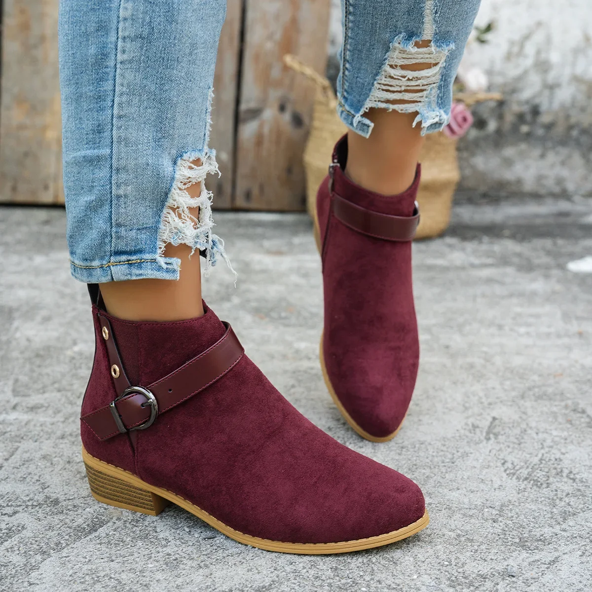 2026 Plus English-Style Pointed Toe Chelsea Boots for Women. Belt Buckle and Side Zipper Short Boots for Foreign Trade.