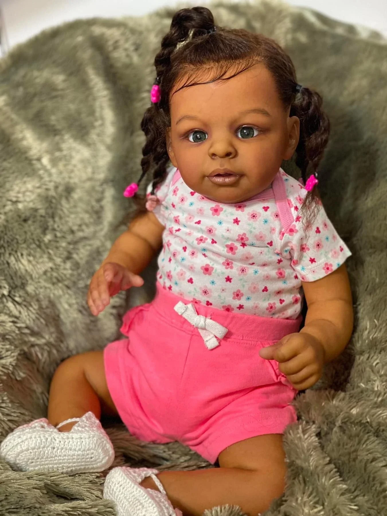 

60cm Jaylan in Dark Brown Skin Color Soft Body Reborn Toddler African American Cuddly Baby Girl Doll Hand-rooted hair