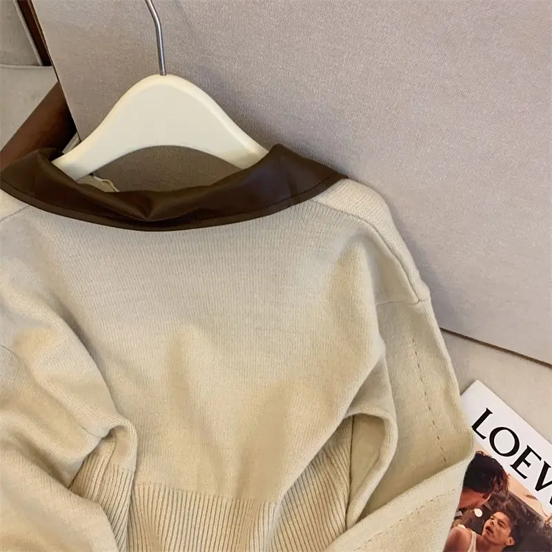 Рисунок 2 - Короткий вязаный кардиган-поло