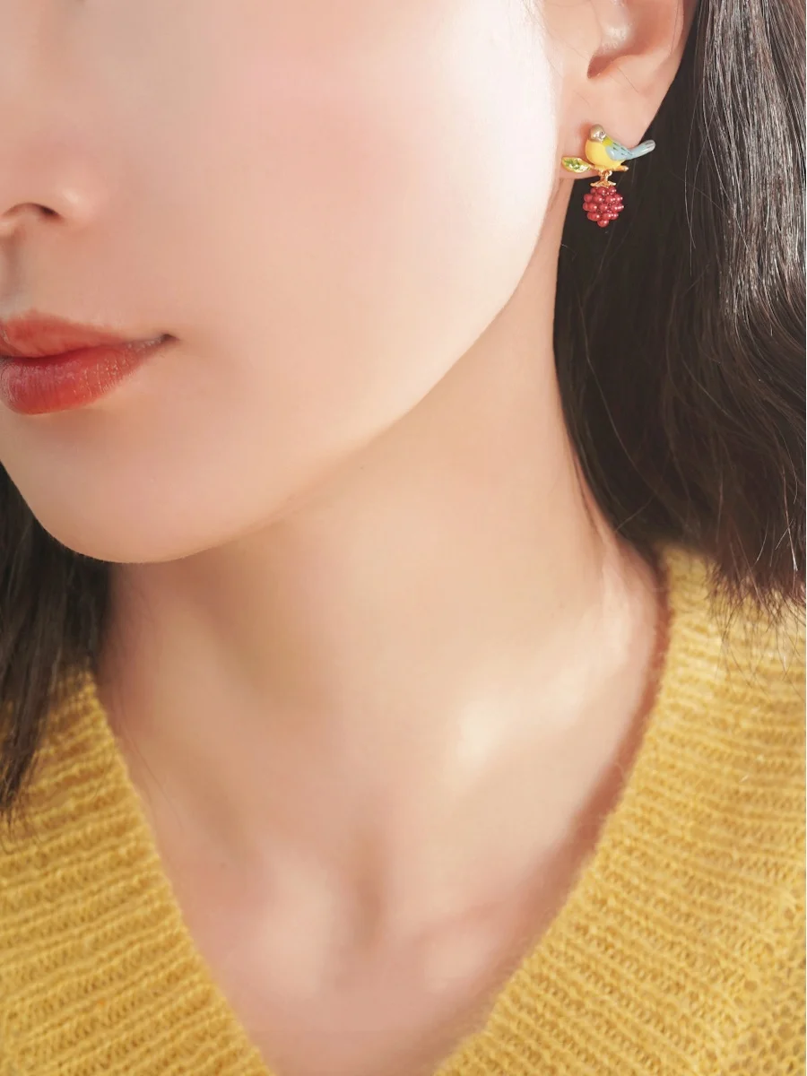 2024 New French Earrings Women's Raspberry Tit Enamel Jewelry Niche Design Unique Light Luxury Retro Stud Earrings