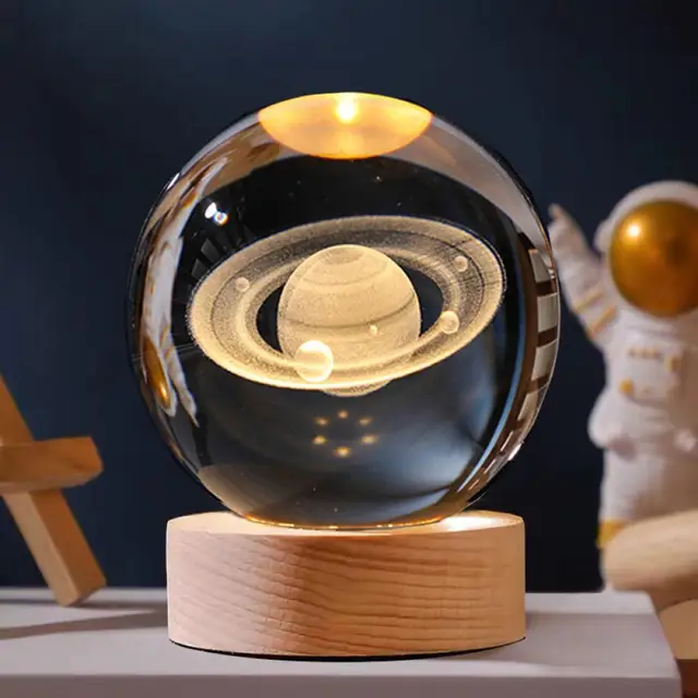 Luz nocturna de bola de cristal 3D, lámpara de mesa de astronauta de  galaxia planetaria brillante, luz de mesita de noche alimentada por USB,  decoración de escritorio, regalo de Navidad - AliExpress