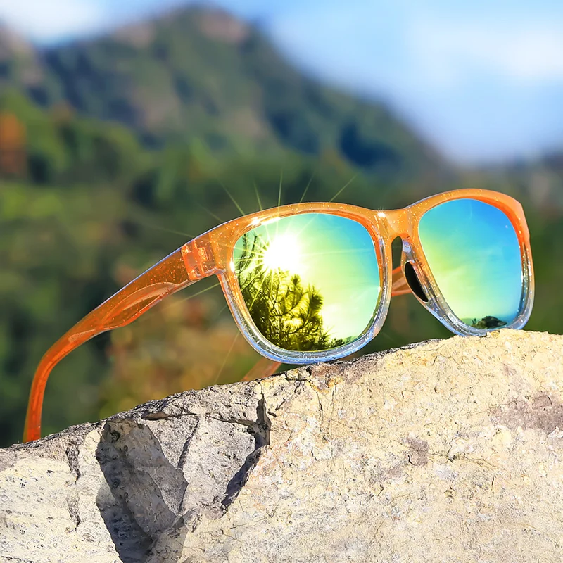 長方形の小さなフレームの男性と女性のアウトドアサングラストレンディ