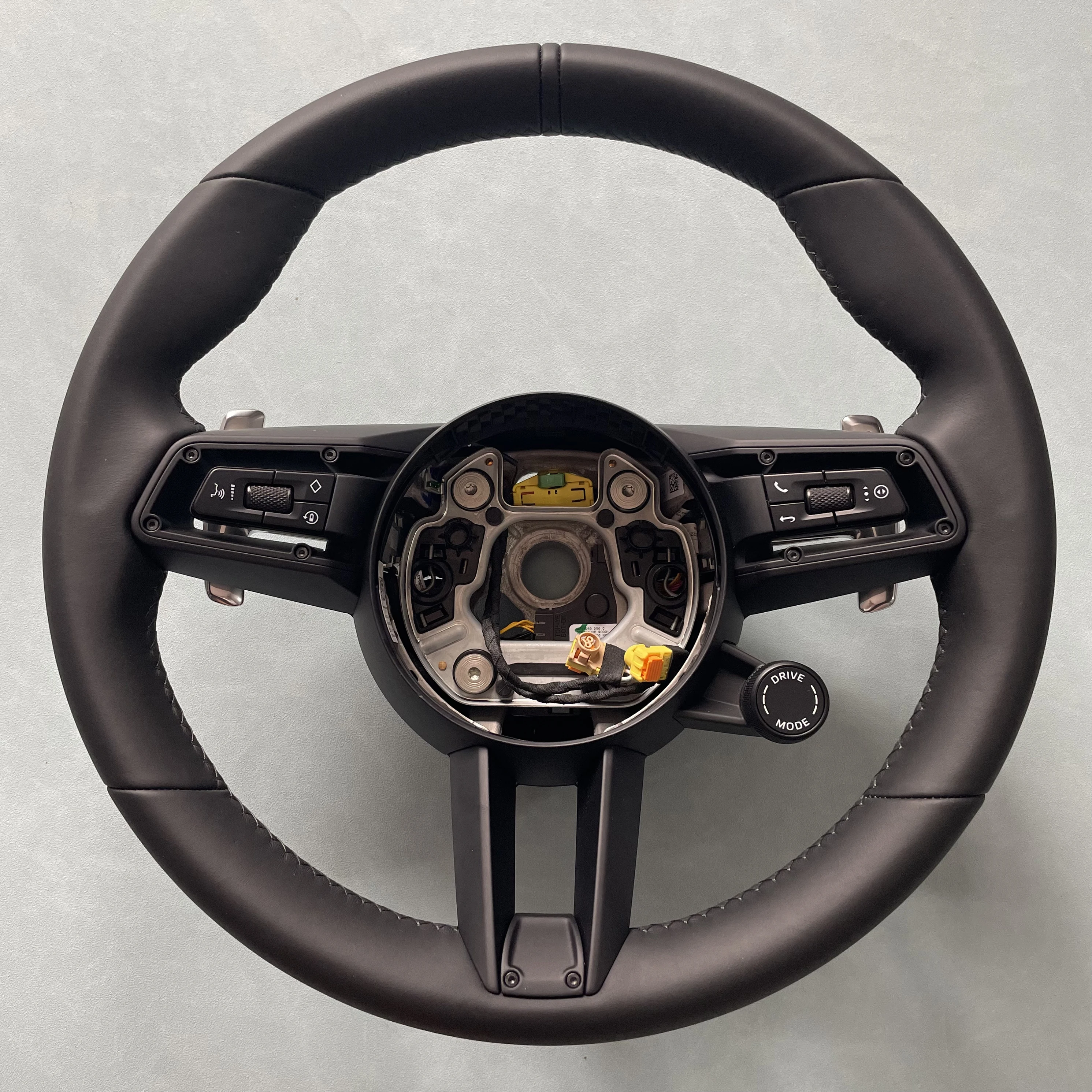 

Многофункциональное рулевое колесо для Porsche Taycan