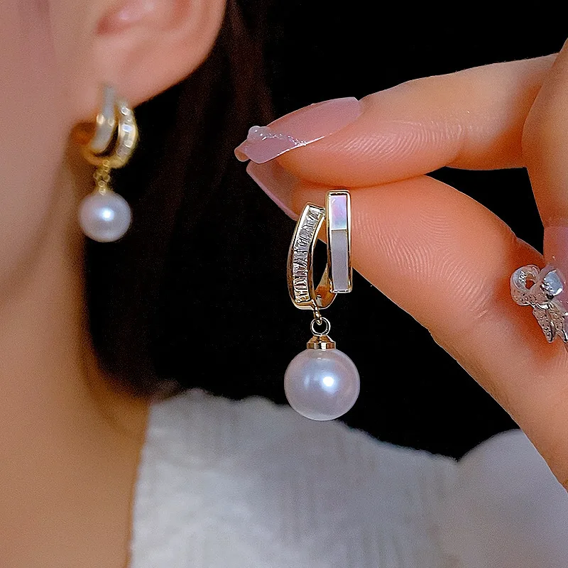 

Light luxury high-grade feeling shell pearl zircon earrings female fashion temperament network red with earrings