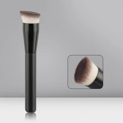 Seamless Angled Foundation & Concealer Brush (Black)