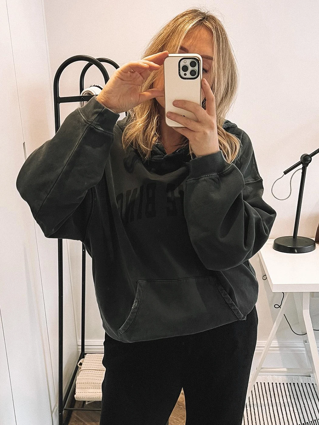 Рисунок 3 - Свитшот женский с надписью