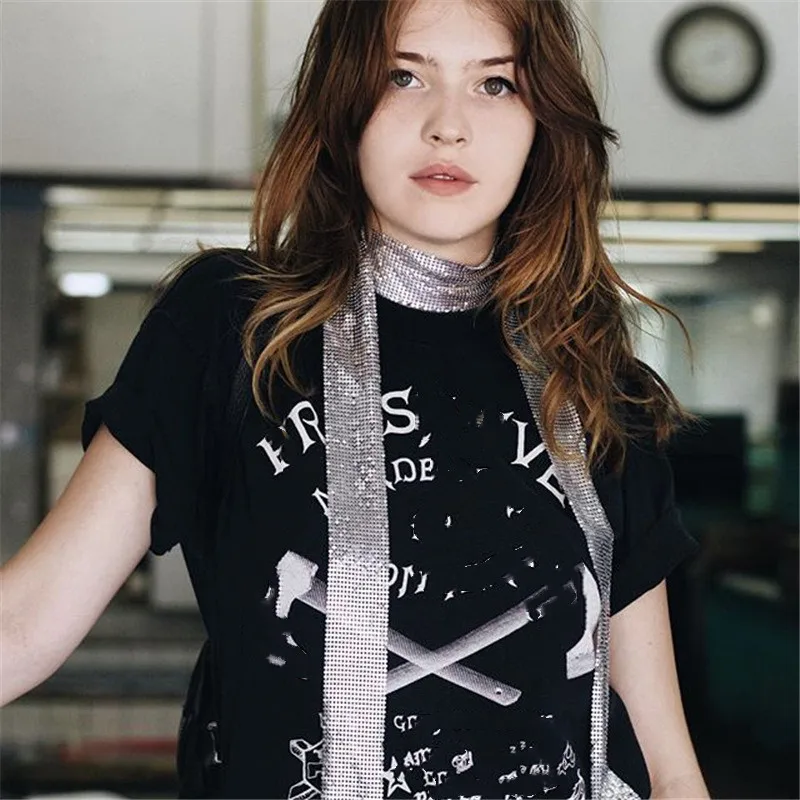 Рисунок 6 - Женский металлический шарф с блестками