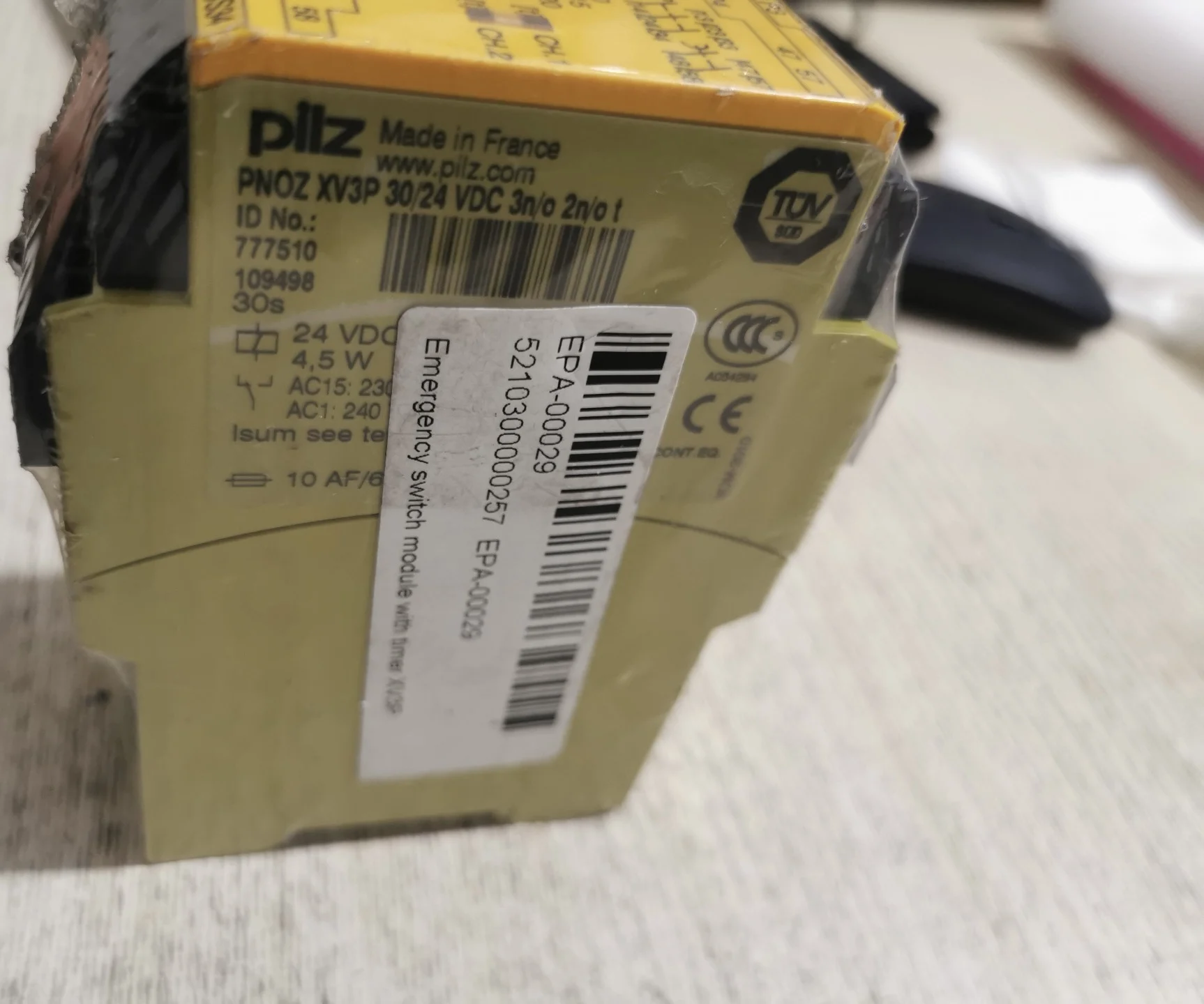 

Новинка и оригинал Pilz PNOZ XV2P 777502 777500 777504