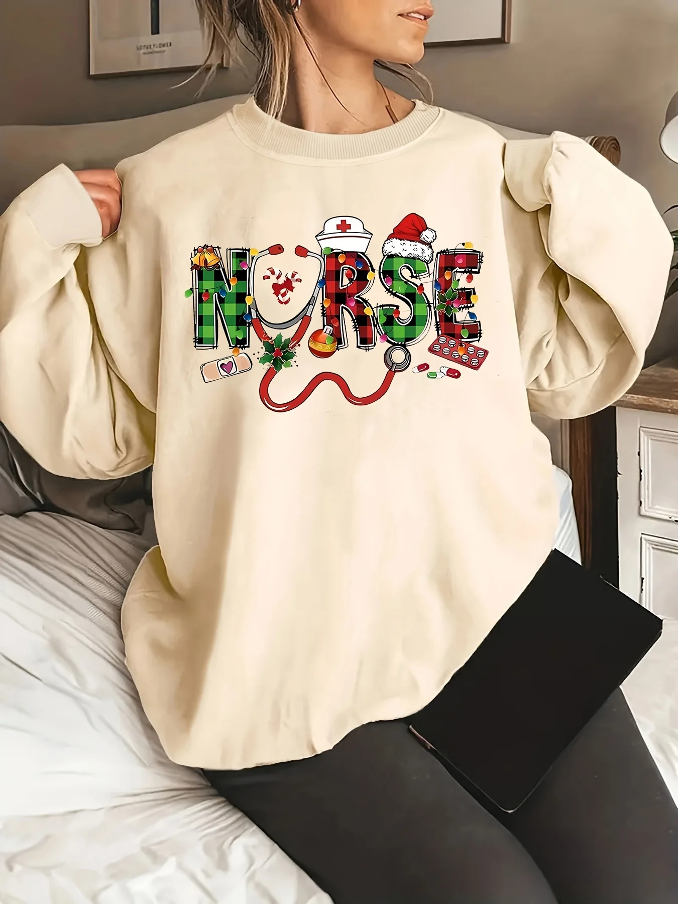 

Christmas Sweatshirt Women's Christmas Hat & Art Letter Print Long Sleeve Crew Neck Slight Stretch Pullover Sweatshirt Casual T