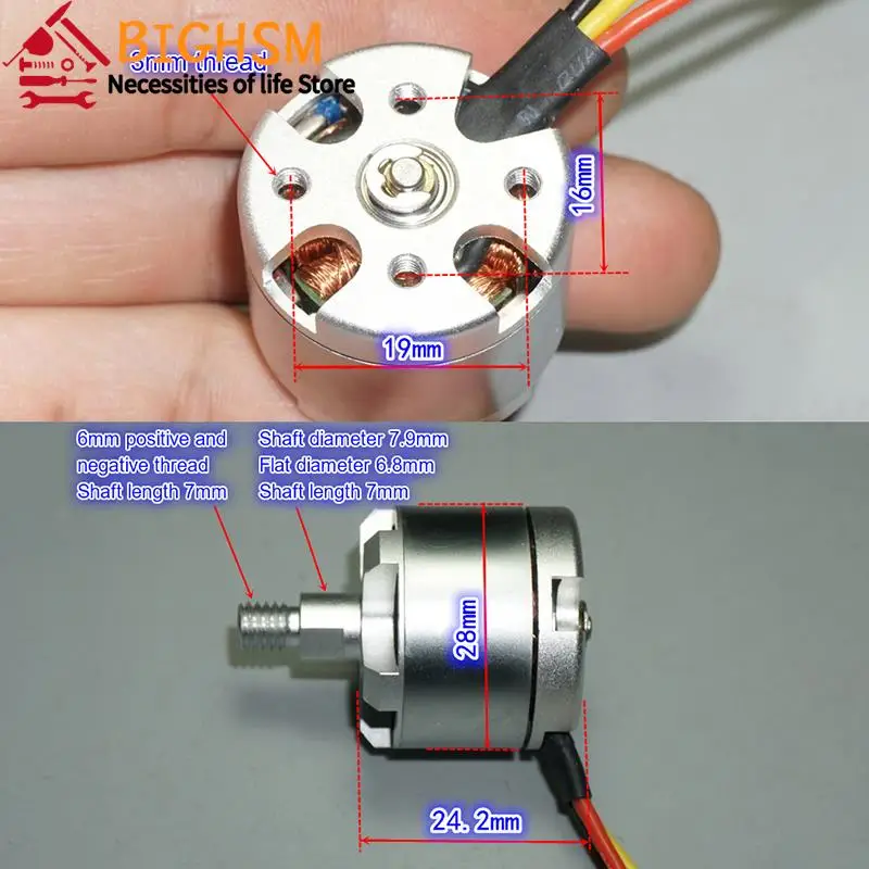 Micro moteur brushless 2212 820KV pour drone RC quadrirotor, posé sur une surface blanche.