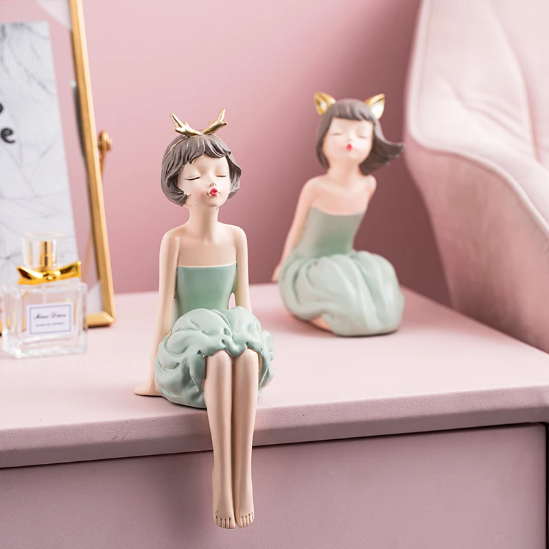 

Modern Nordic Girl Figurine Resin Cute Miniatures Model Figurines Kawaii Room Gifts Home Decoration Accessories for Living Room