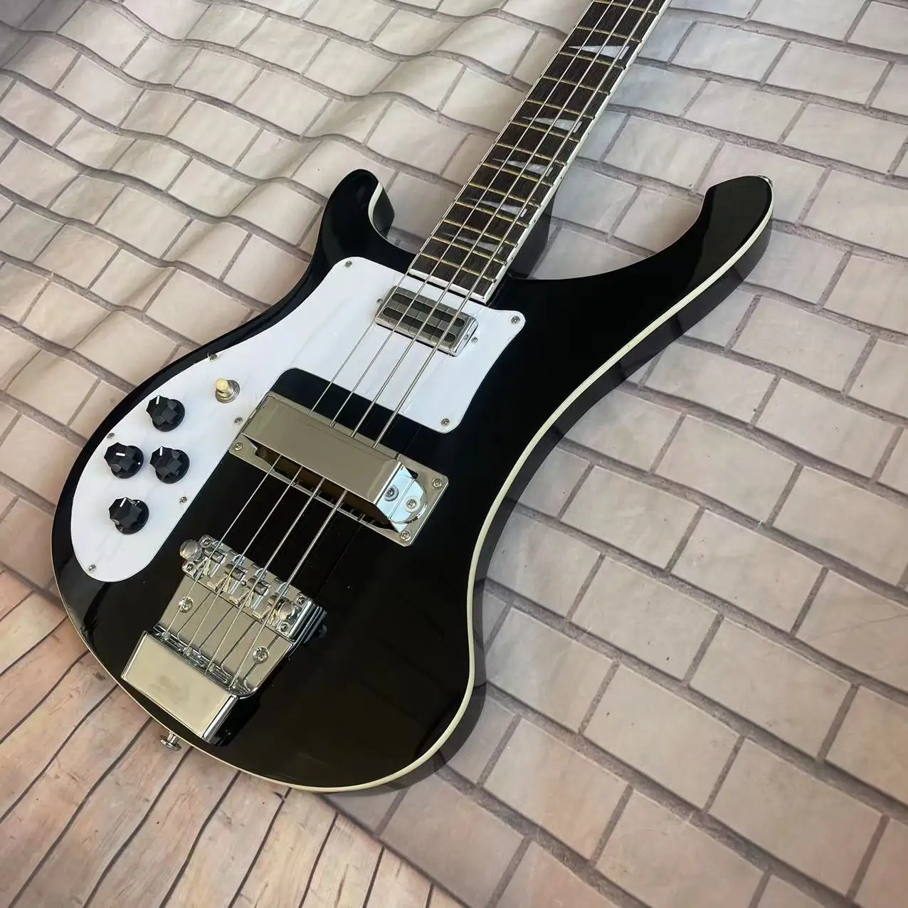 

Rickenbacker левая 4-струнная электрическая басовая интегрированная электрическая басовая панель, черный корпус, высокая глянцевая, фингерборд из палисандра, Maple Trac