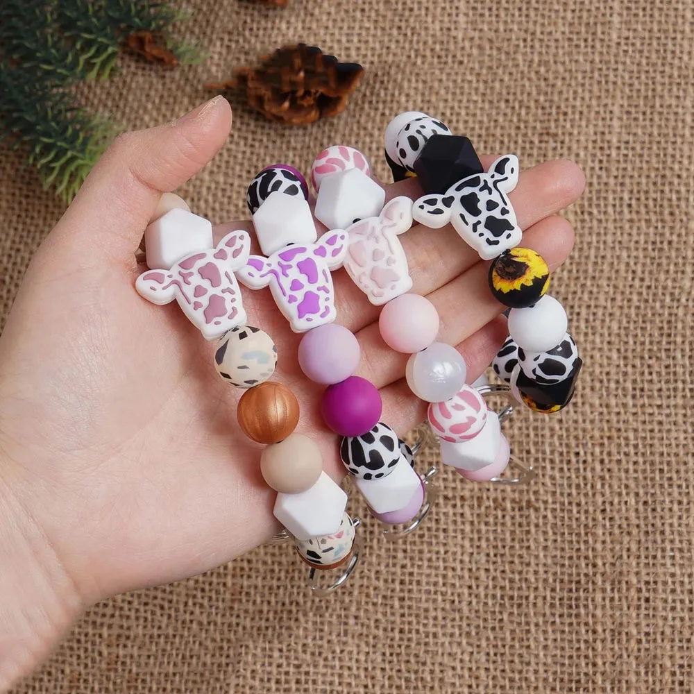

2023 New Design Hot Sell Custom Cow Print Keychain Silicone Bead Mama Bracelet Wristlet Key chain Charm gift