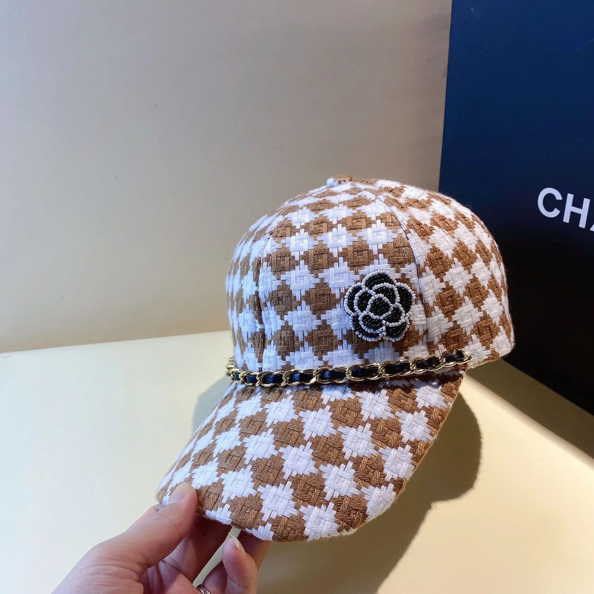 Baseball Cap Autumn and winter chain chessboard plaid pearl camellia female sunshade leisure cap