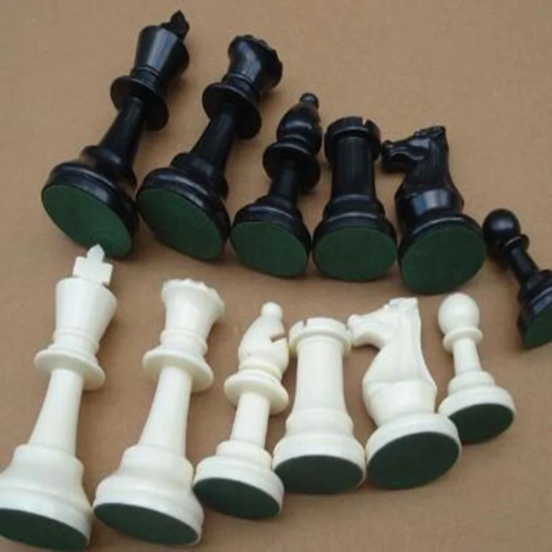 Foreign High-quality Chess King Plastic Medium High 64 mm 77mm