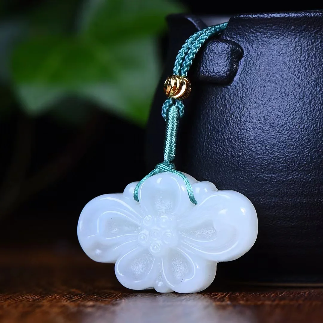 

Exquisite Hetian Jade Lucky Flower Pendant Jewelry 3360#