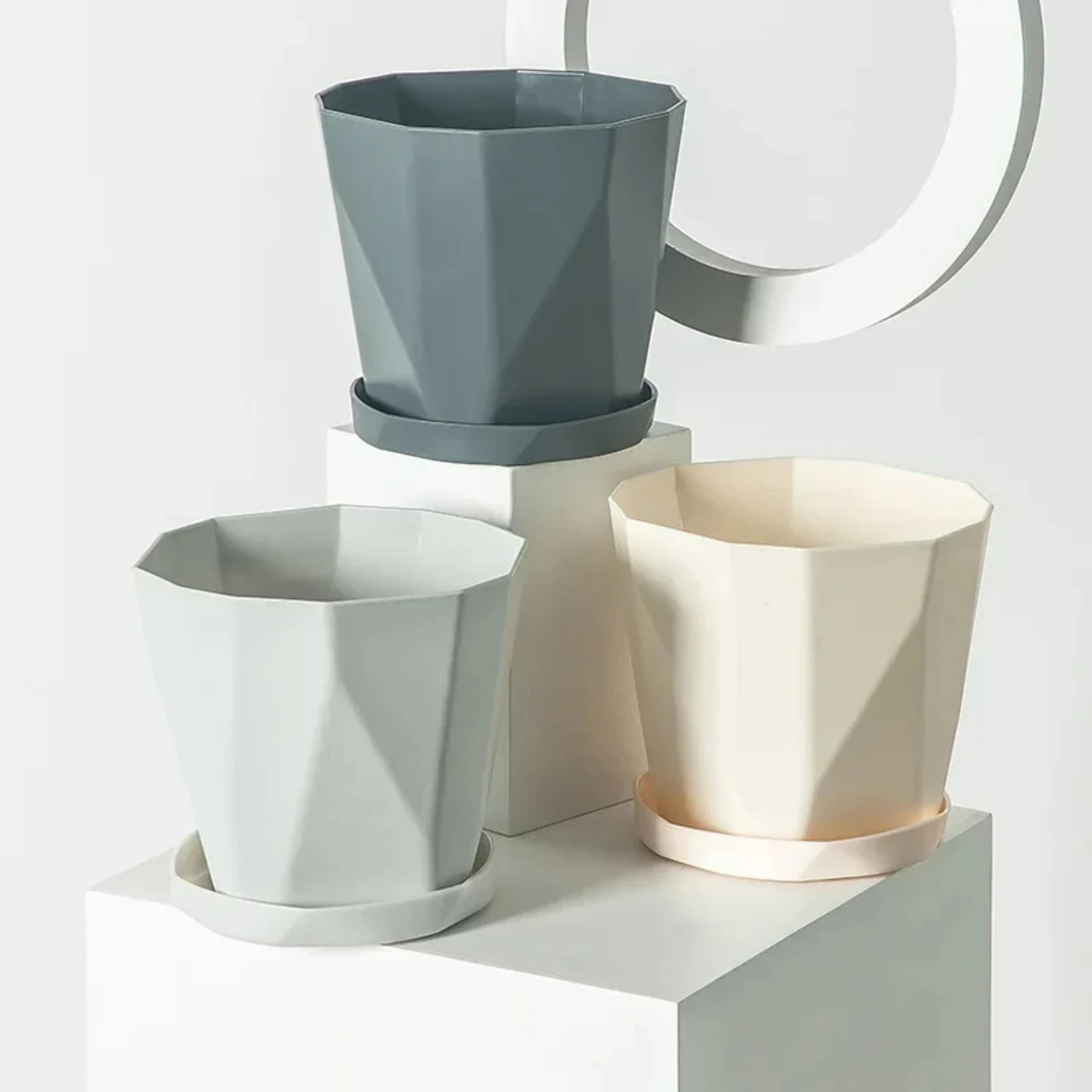 Large Plastic Flower Pots – Indoor & Outdoor 1