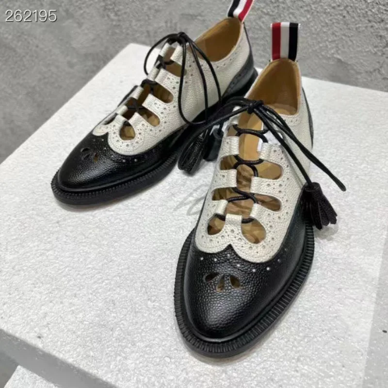 

Ladies leather loafers 2023 autumn and winter new hollow lace up British style neutral casual shoes flat small leather shoes