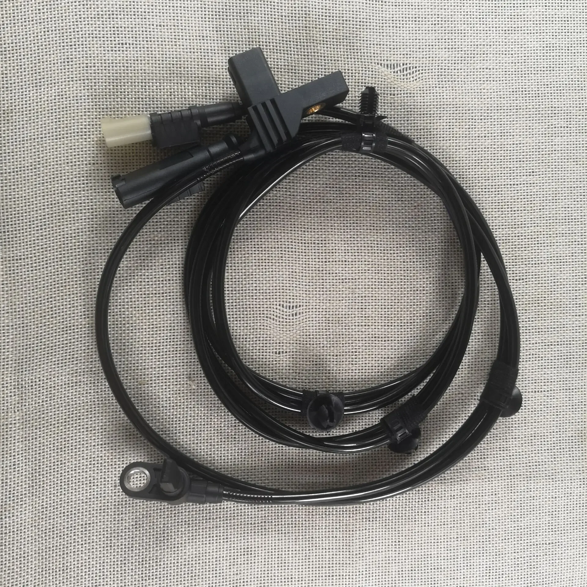 REAR left ABS WHEEL SPEED SENSOR FOR VIANO VITO A6394409734 / A6395406507