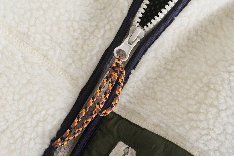 Neue amerikanische Freizeitmode für Herren und Damen, locker sitzende und vielseitige Patchwork-Fleecejacke mit Stehkragen. – Detail 5