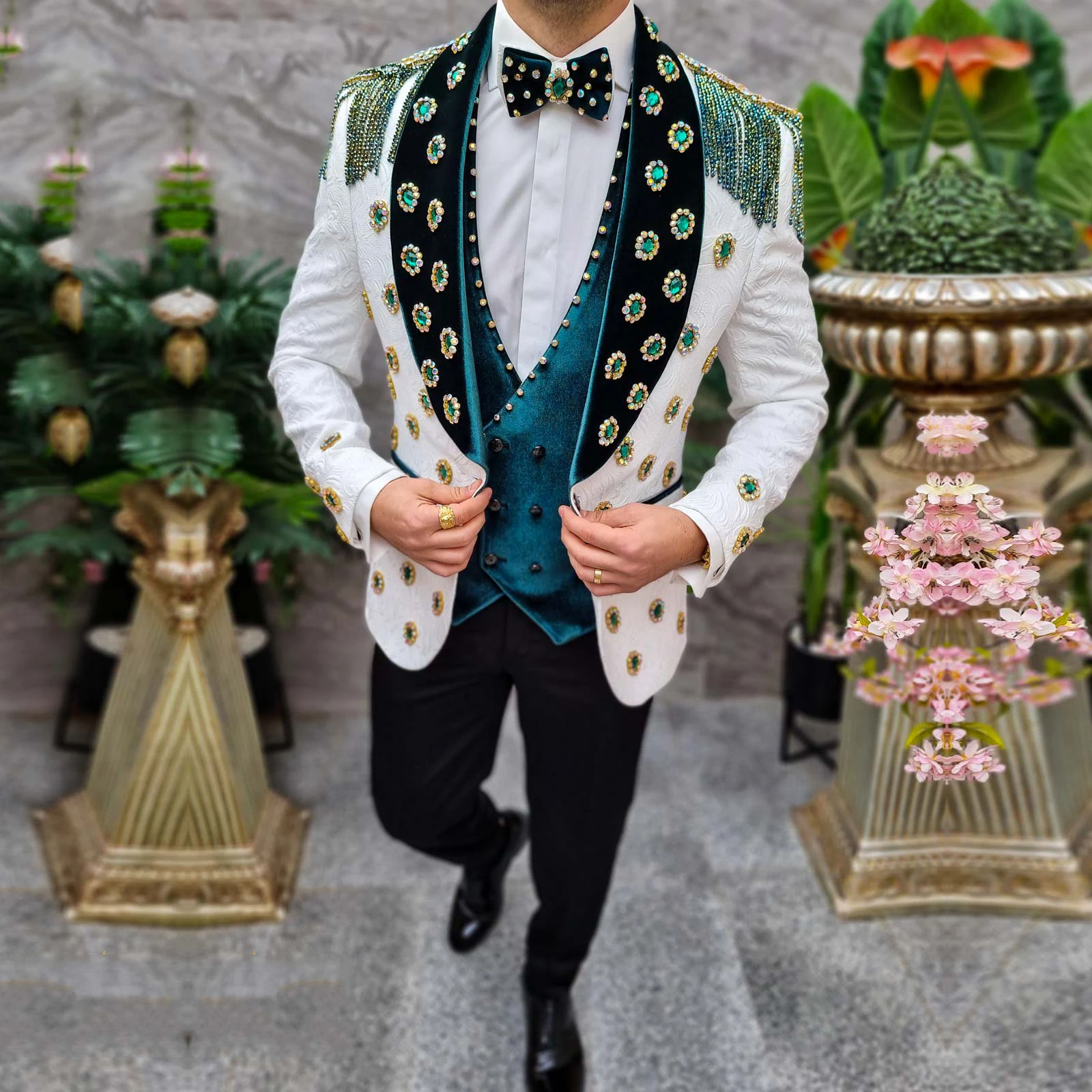 

Luxury Floral Suit Men For Wedding Green Velvet Shawl Lapel Jacquar Prom Blazer Crystals Beading Stone Jacket Vest Pants 3 Pcs