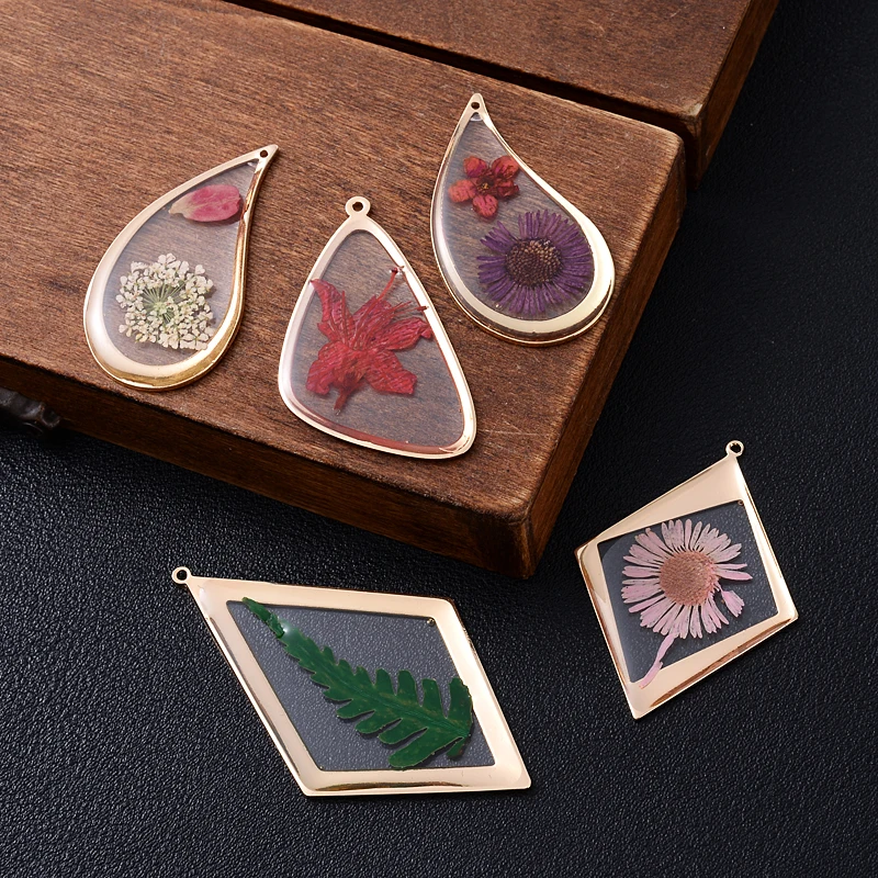 Lot De 50 Breloques Et Pendentifs Pour Fabrication De Bijoux - Neufs