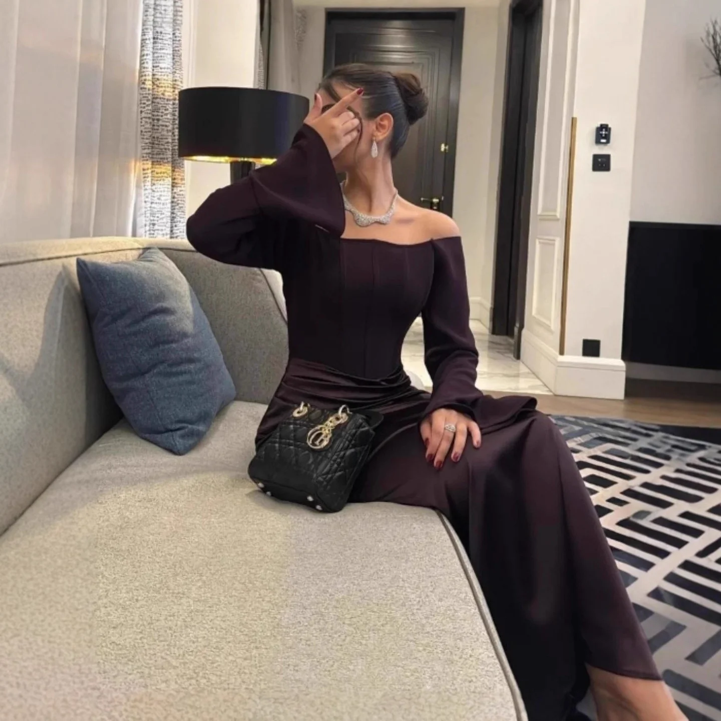 فستان سهرة نسائي طويل بدون حمالات