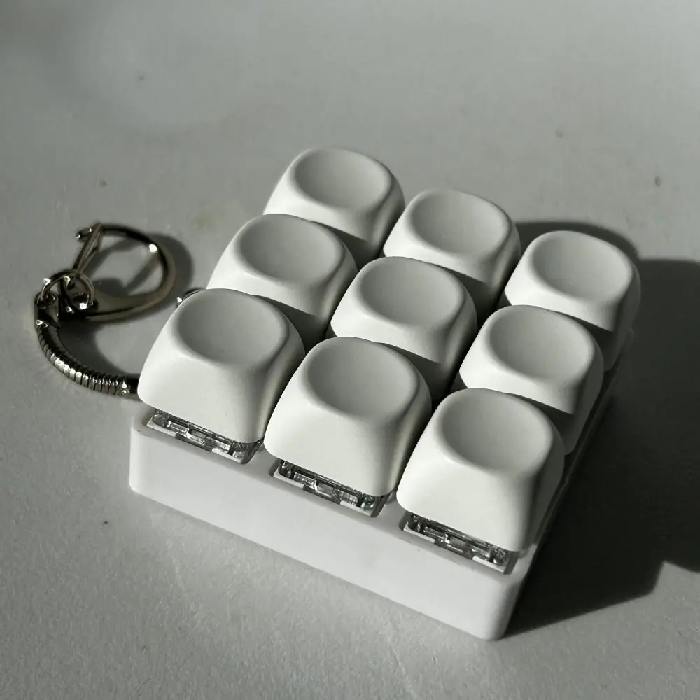 4/9Keys Keyboard Fidget Toy Relaxing DIY Finger Fidget Clicker Keychain Gentle Sound Portable Button Finger Clicker Toys Kids