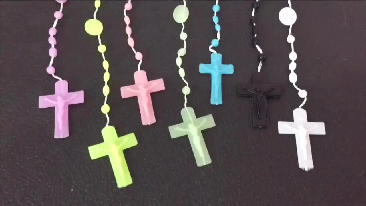Collana con ciondolo a forma di croce di cartone animato Rosario colorato perline Bambini Kid Girls Cattolico Cristiano Drop  15