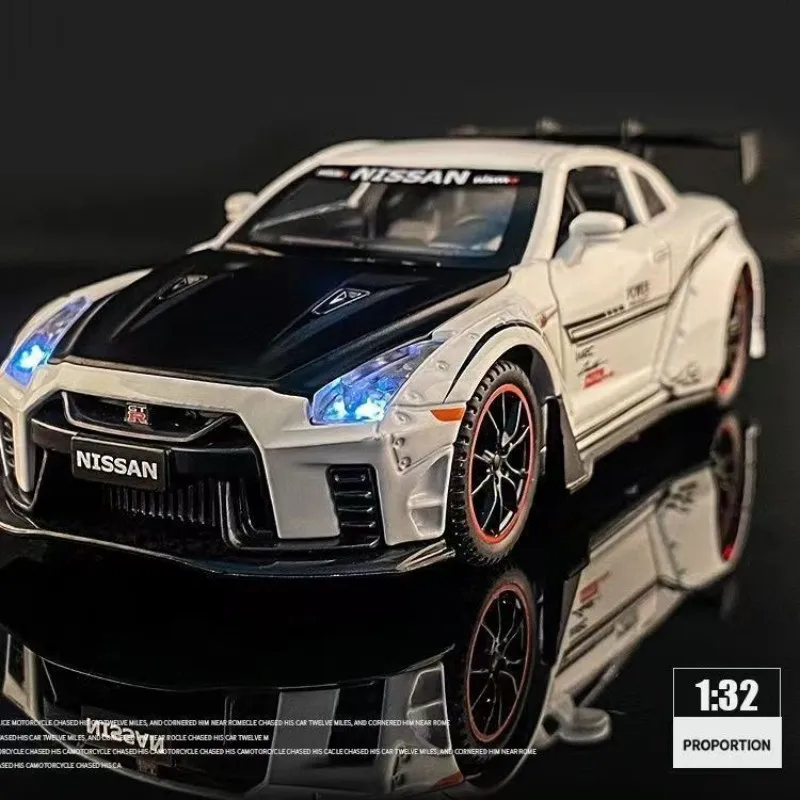 GTRレーシングカー合金車モデル1:32子供用金属製おもちゃ車 ディスプレイ装飾 | 日産gtr-子供用合金レーシングカー,スケール1:32,ダイ