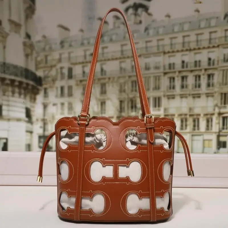 حقيبة يد نسائية بتصميم مجوف عصري من العلامة التجار...