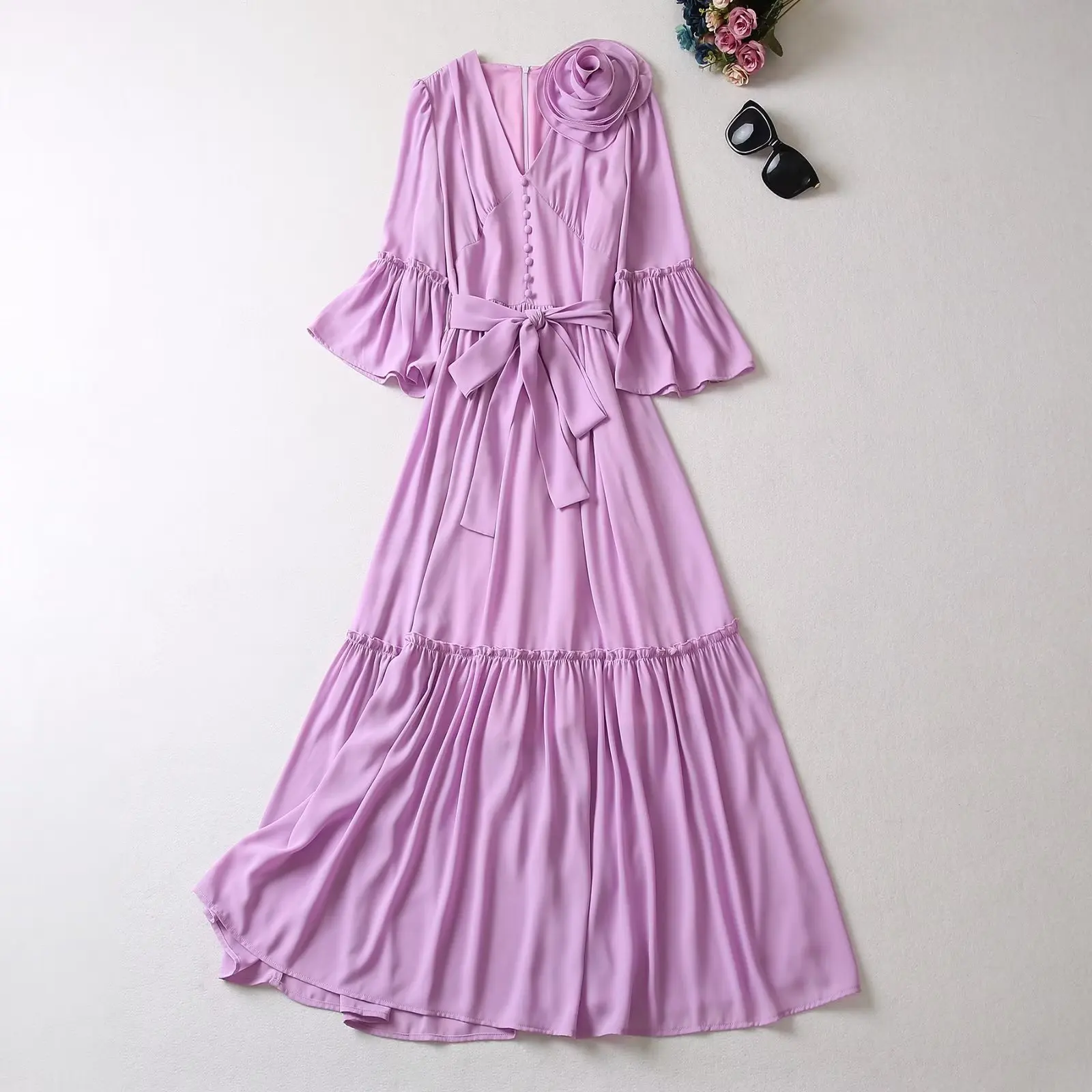 

European and American women's dress 2023 summer new style Seven-point sleeve trumpet sleeve V-neck disc flower Pleated dress