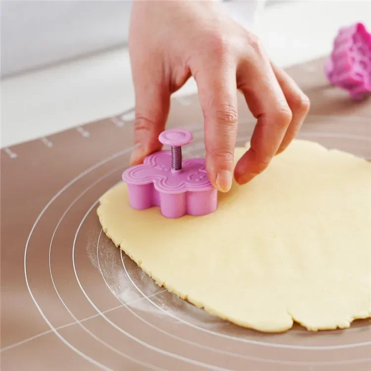 4Pcs/Set Christmas Halloween Cookie Cutter Stamp Biscuit Mold 3D Cookie Plunger Fondant Sugar Craft Pastry Cake Decorating Tool