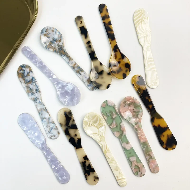 KUBDPQOR Theelepels, 50 Stuks Kleurrijke Plastic Lepels, Herbruikbaar Ontbijt, Honing Lepel, Koffielepels, Dessertlepels met Lange Steel Perfect voor