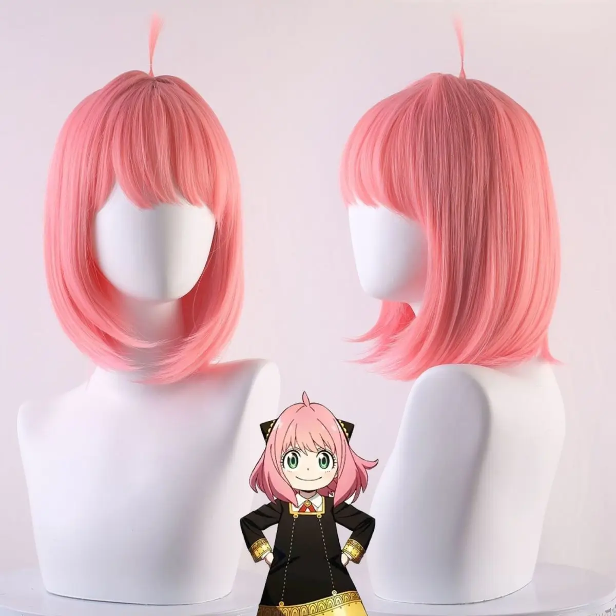 Photo de coté et de face du cosplay Anya Forger