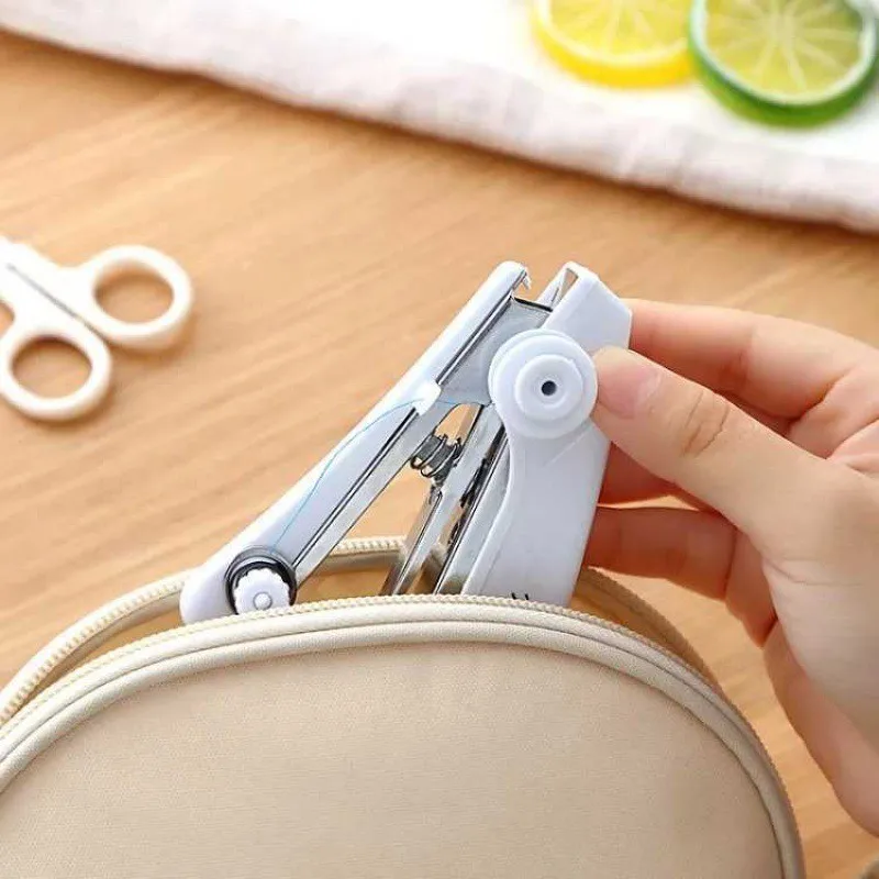 Household handheld portable mini manual sewing machine handheld pocket outdoor travel small sewing machine 3