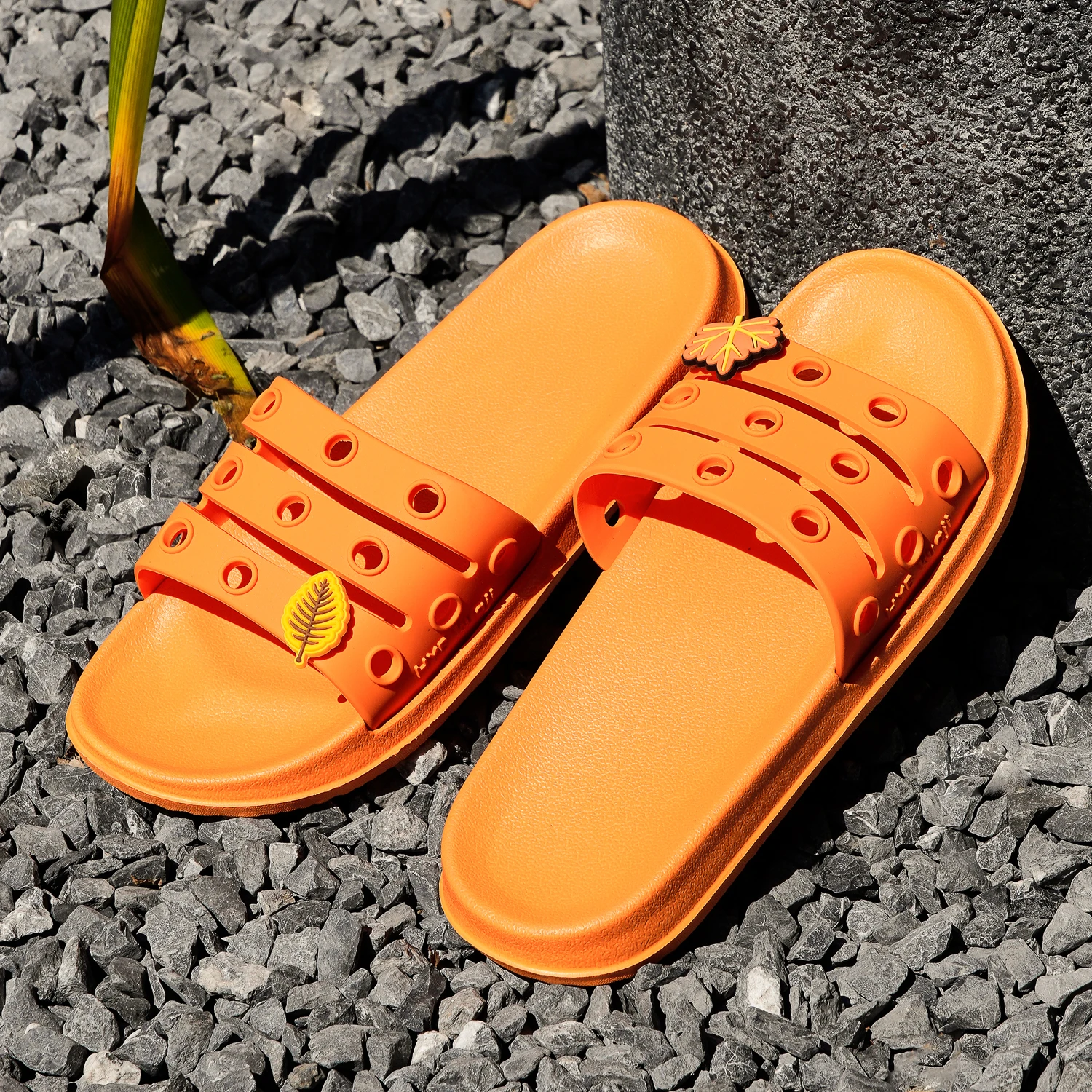 Summer New Trend Slipper Men EVA Soft Light Bottom Bathroom Male Sandals With Hole Beach Slippers Fit Charms Indoor Outdoor eva slippers