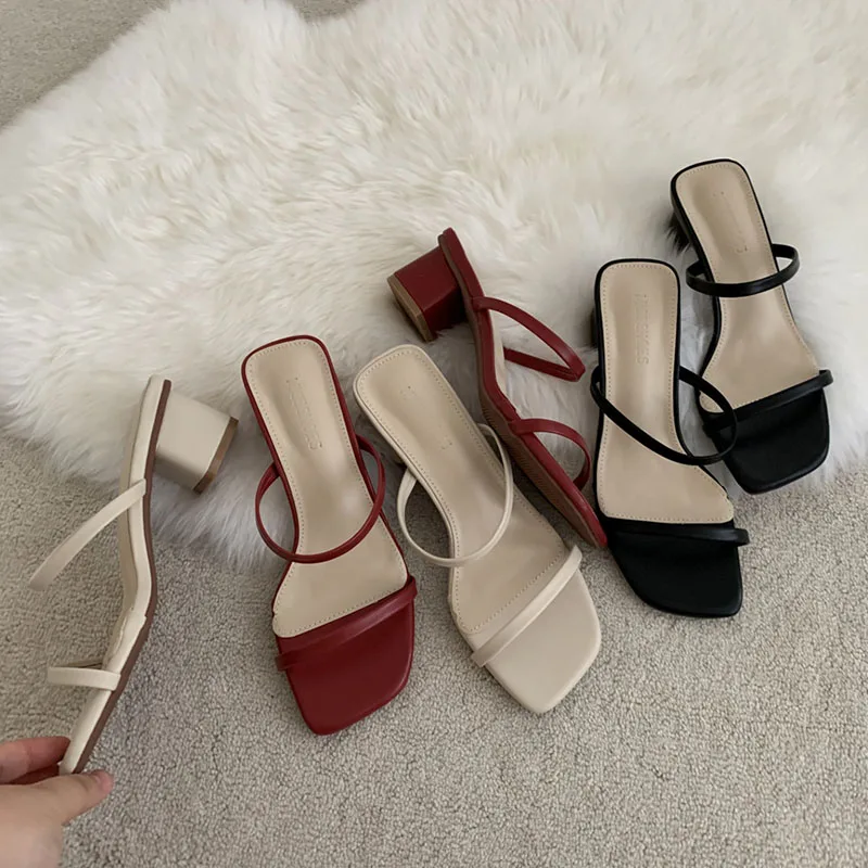 

2022 Summer Red Narrow Band Women Slipper Fashion White Ladies Sandals Outdoor Casual Beach Slides Female Shoes Ladies Flip Flo