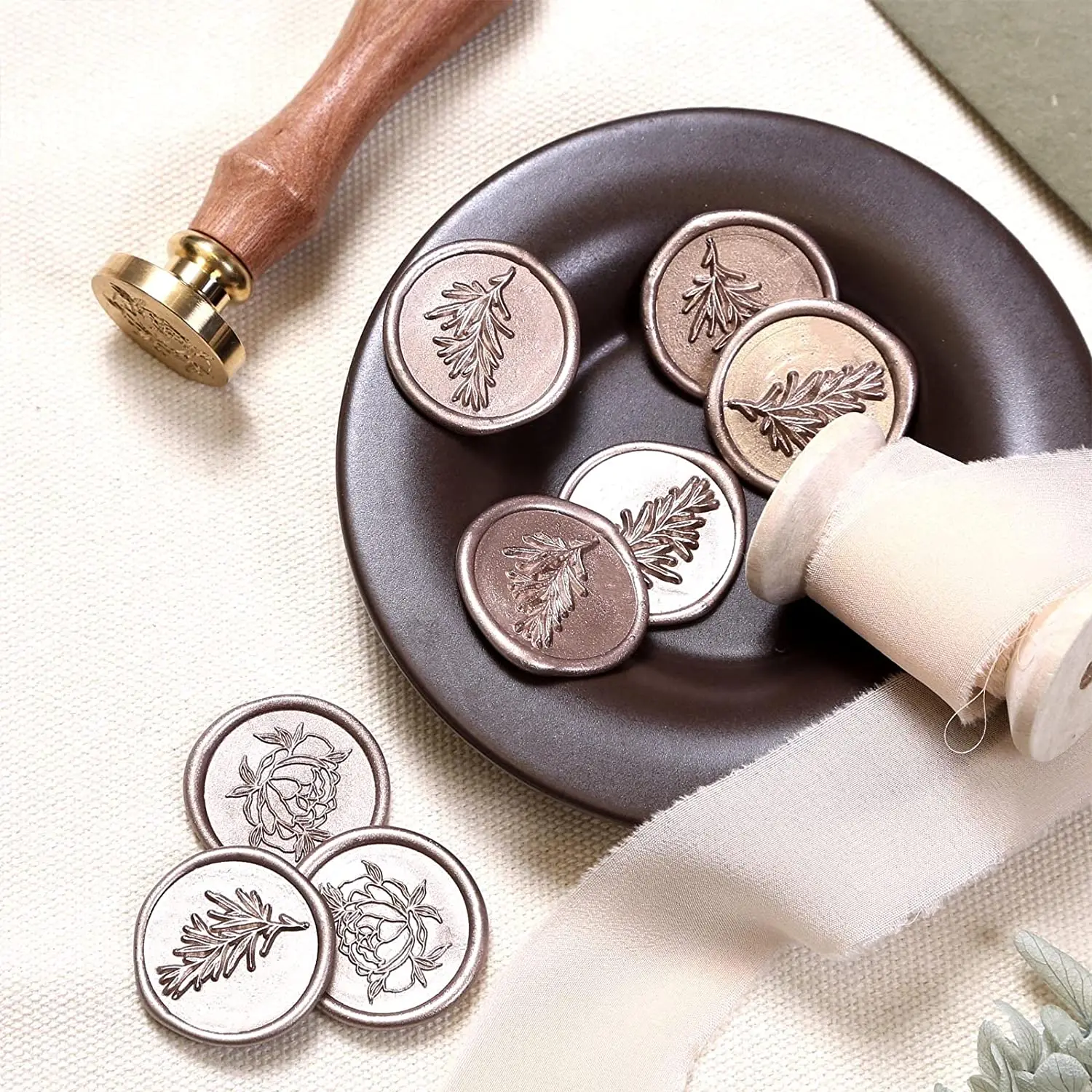 100 Stück metallische Siegelwachsperlen für Wachssiegelstempel, ideal für die Verzierung von Kartenumschlägen, Hochzeitseinladungen und Geschenkverpackungen – Detail 10