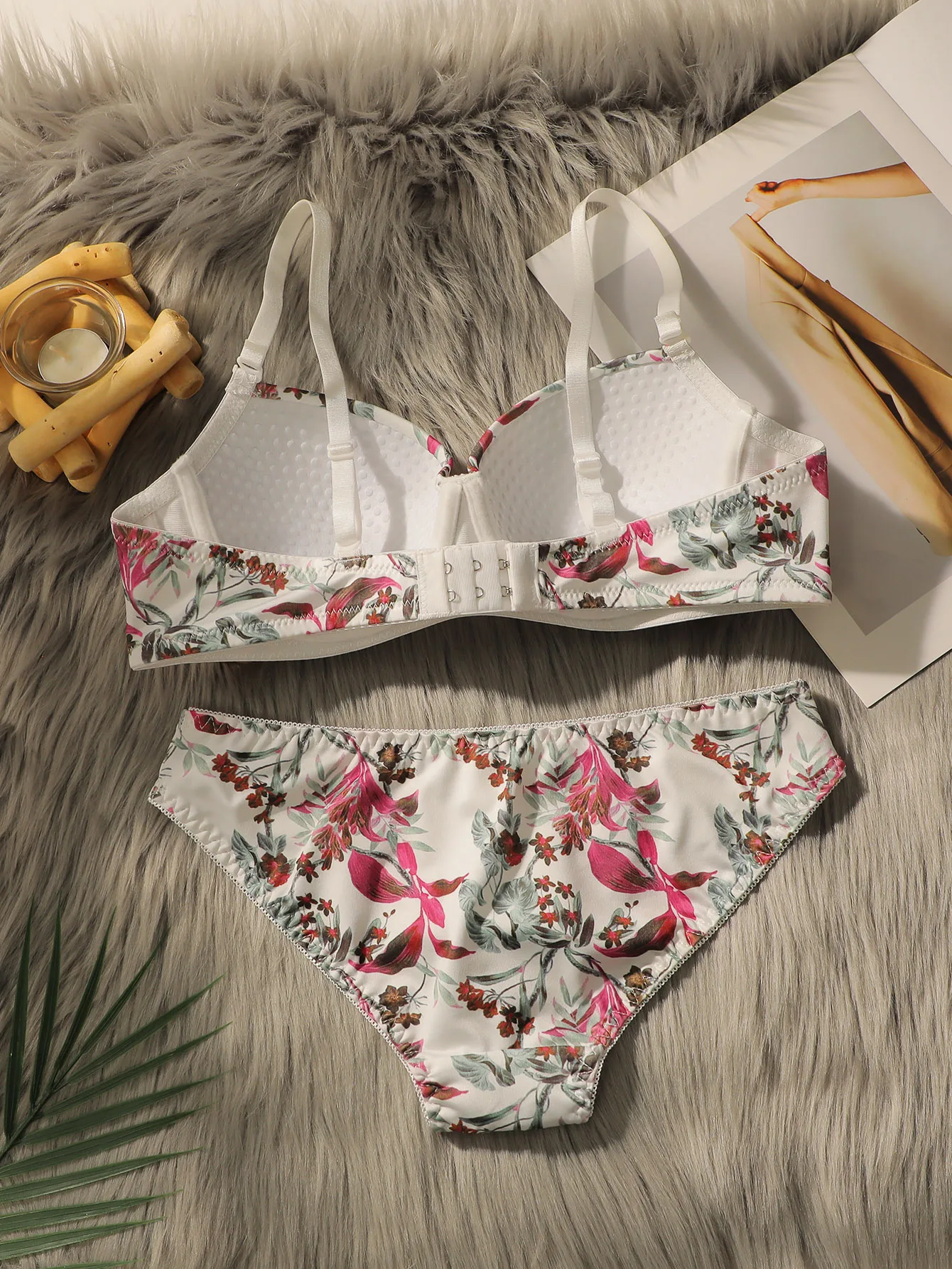 Hot Selling Women's Cute Rinted Pattern Underwear Set Gathering Push Ups Thin And Comfortable Close Fitting Bra Set A2134_voghion.com