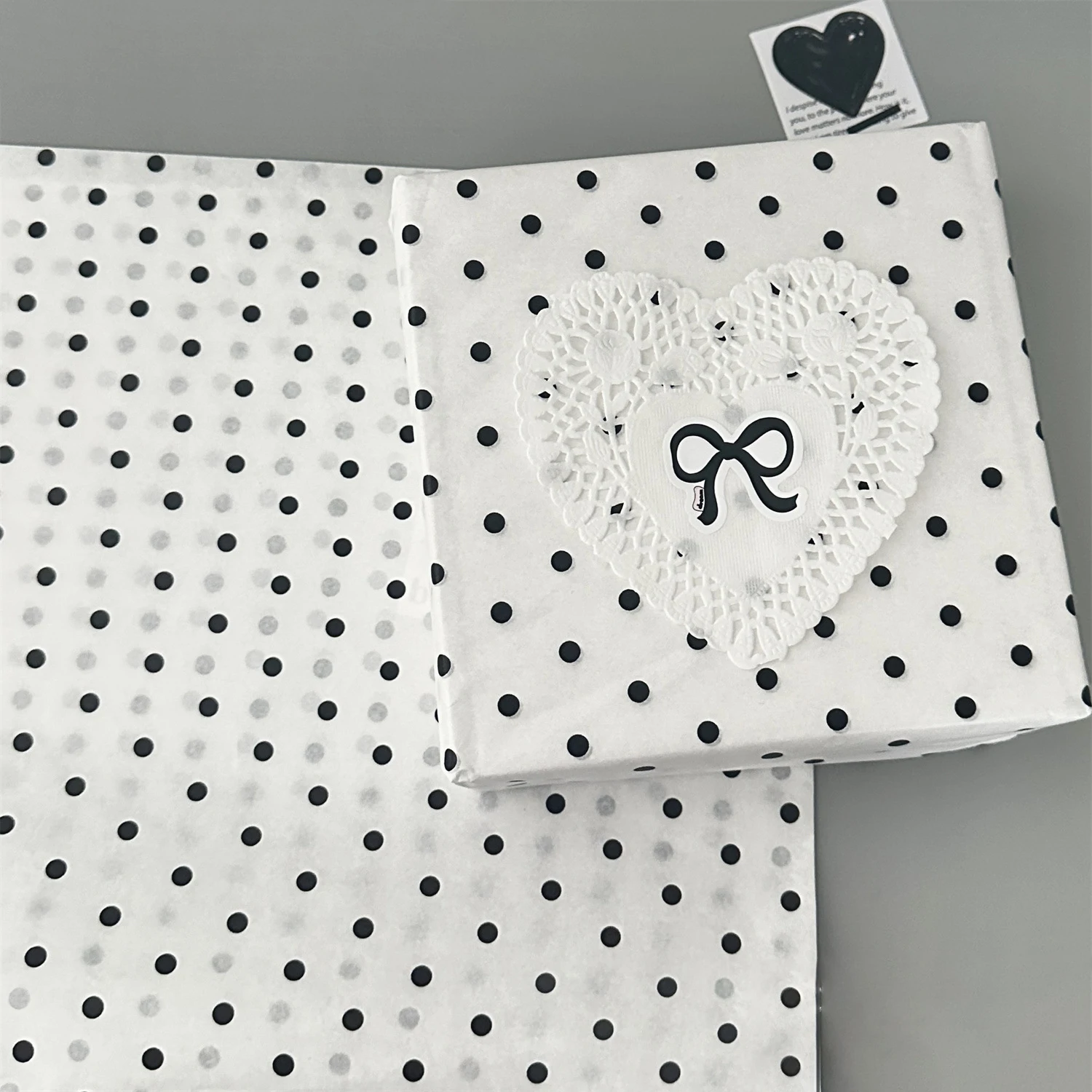 Elegant Polka Dot Gift Wrapping Paper - Versatile and Lightweight