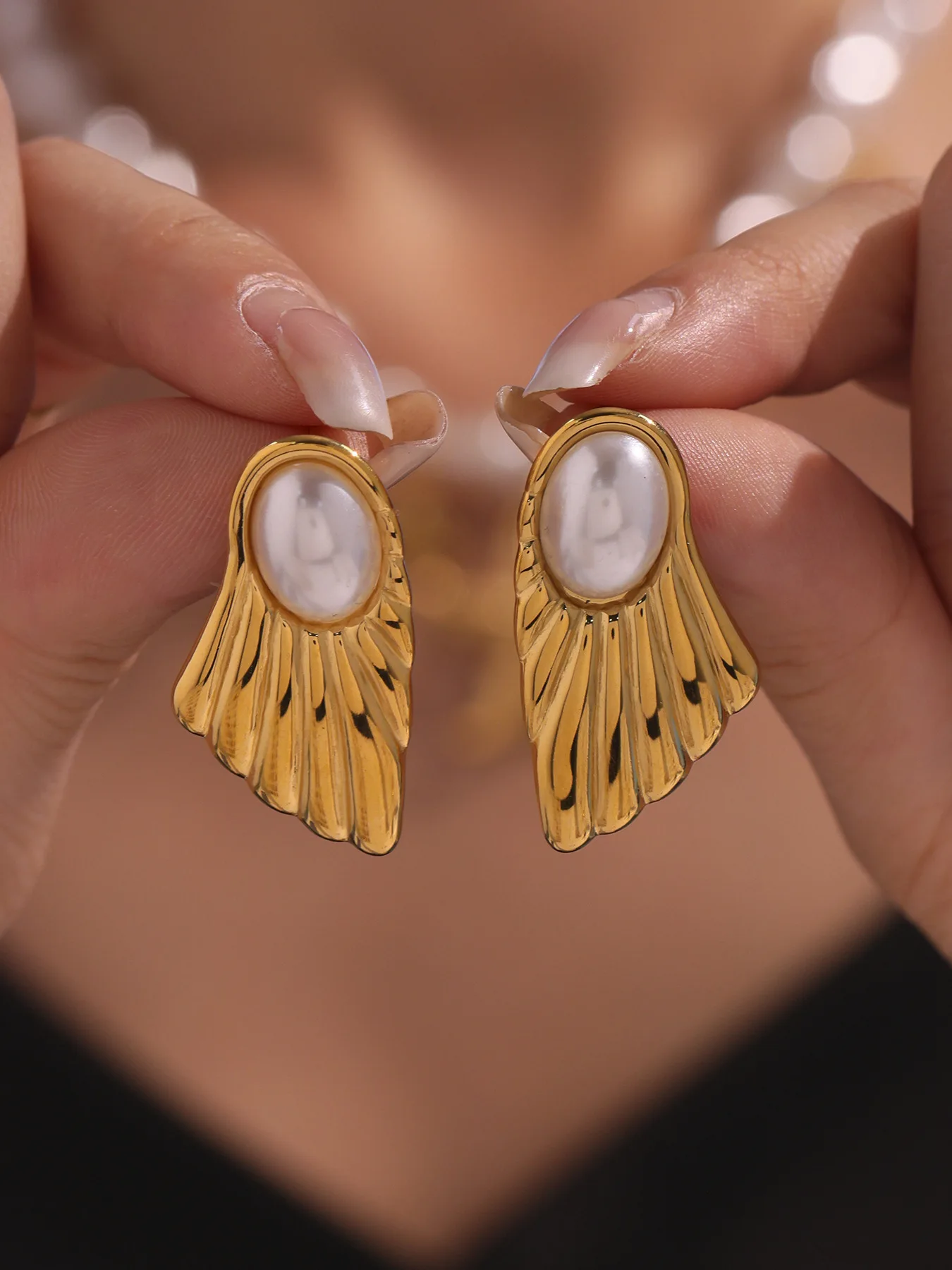 Elegante Muschelperlen-Ohrringe in Flügelform für Damen, 316 Edelstahl, Gold- oder Silberfarben, Persönliche Ohrstecker, Luxus-Schmuck für Mädchen – Detail 4