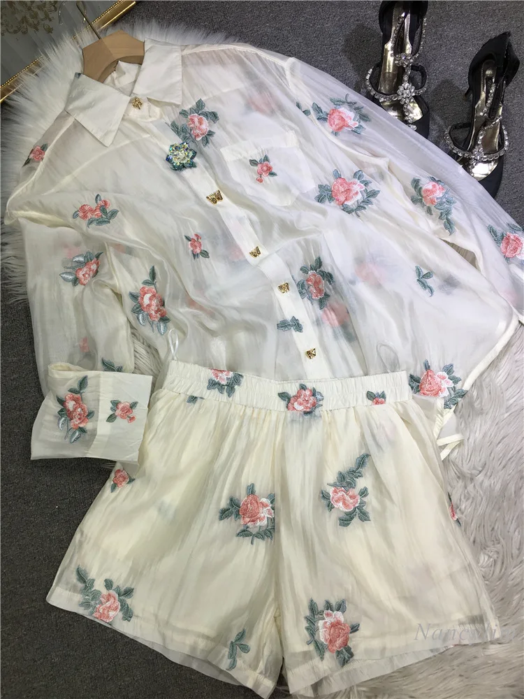 

High Quality Machine Embroidery Two Pieces Suit Women's Handmade Embroidered Flower Light Shirt + Shorts Suit Summer Outfits