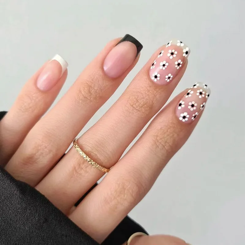 

Black White French Wearable Nail Art Cute Little Flowers Glossy Short Fake Nails Detachable Finished False Nails Press on Nails