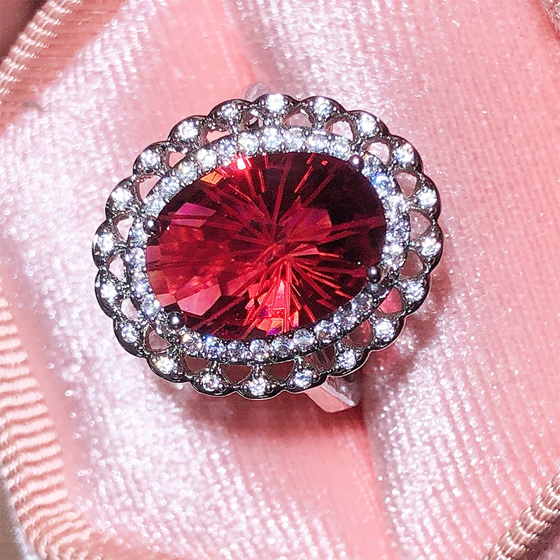Delicato Anello Di Coppia Rosso Sangue Di Piccione Per Le Donne Topazio Fuochi D'Artificio Artigianato Ovale Rubino Pieno Di Diamanti Geometrici Gioie